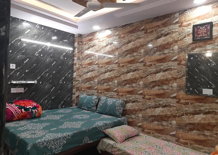 Aggarwal Luxury Rooms With Private Kitchen Having All Utensils, Gas And Fridge, Wifi With Android Tv, Fully Air Conditioning In Cream Location Of Lajpat Nagar South Delhi