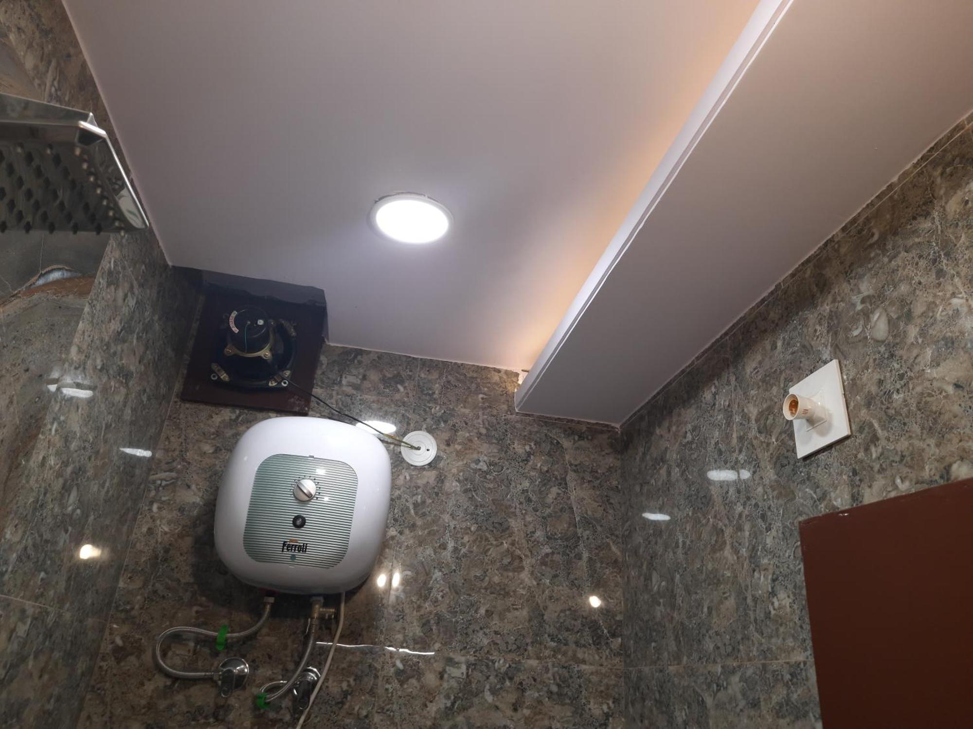 Aggarwal Luxury With Private Kitchen Having Utensils, Gas And Fridge, Wifi With Android Tv, Fully Air Conditioning In Cream Location Of Lajpat Nagar South Delhi * New Delhi
