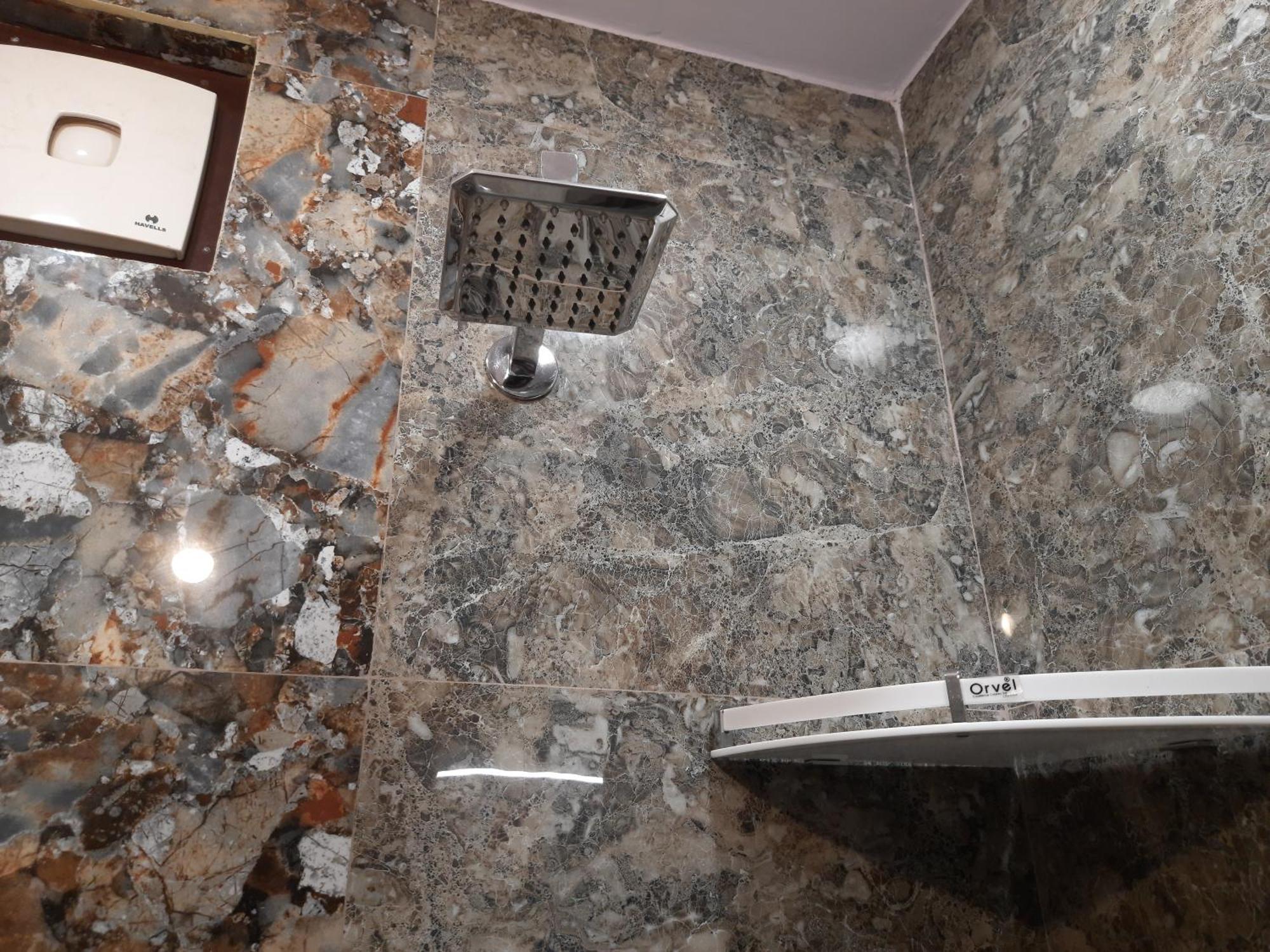 Aggarwal Luxury With Private Kitchen Having Utensils, Gas And Fridge, Wifi With Android Tv, Fully Air Conditioning In Cream Location Of Lajpat Nagar South Delhi * New Delhi