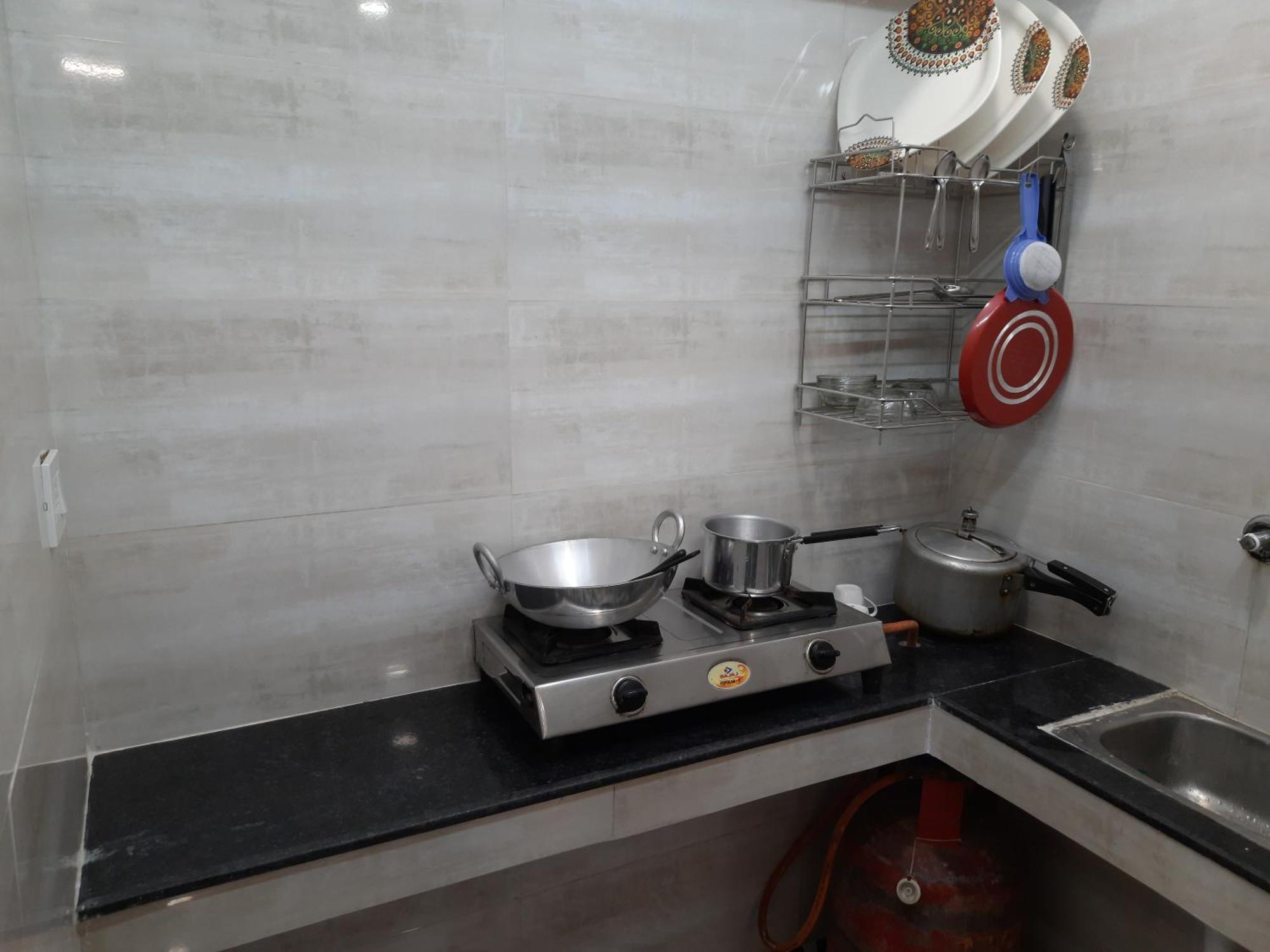 Aggarwal Luxury With Private Kitchen Having Utensils, Gas And Fridge, Wifi With Android Tv, Fully Air Conditioning In Cream Location Of Lajpat Nagar South Delhi Apartment *